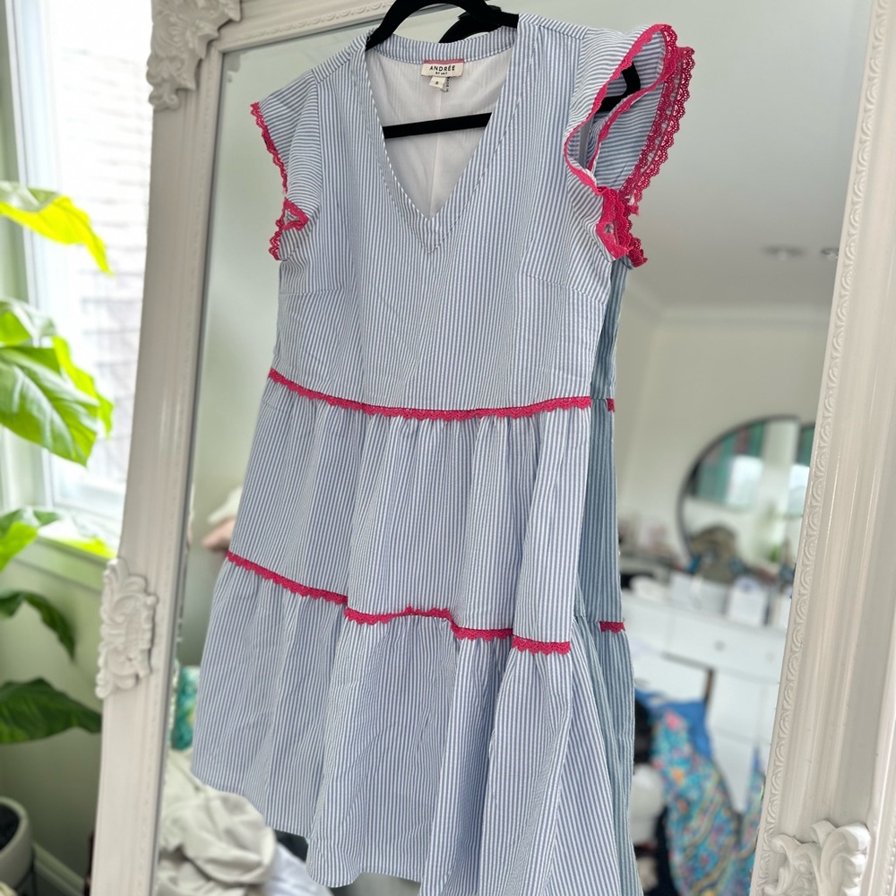 Light blue w pink seersucker dress fully lined